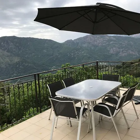 Maison Corse Dans Village Typique *